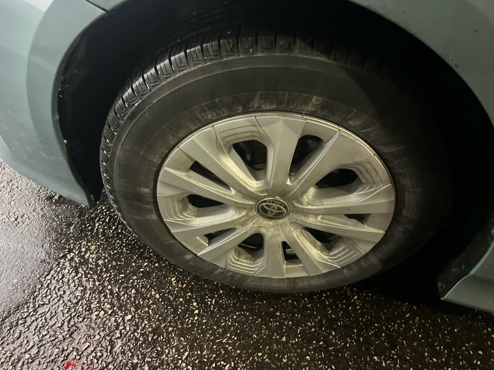 Used 2022 Toyota Prius L Eco image 19