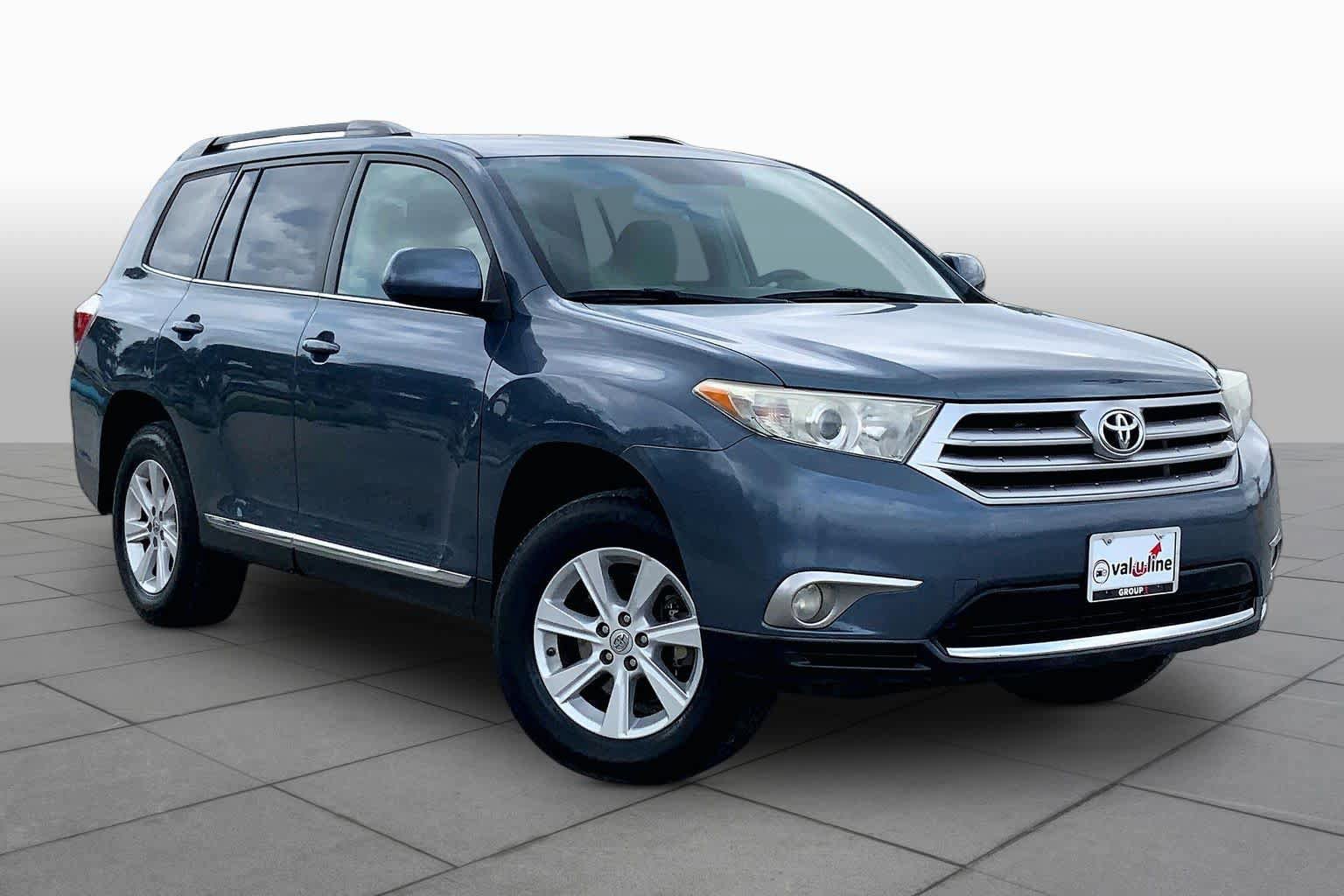 Used 2013 Toyota Highlander Plus FWD image 3