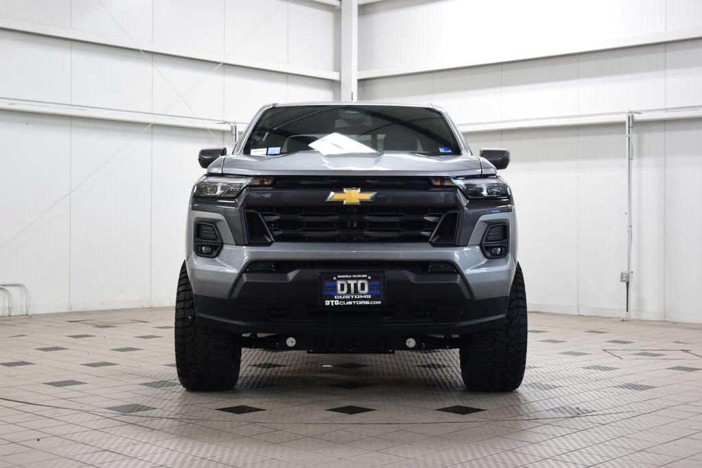 Used 2024 Chevrolet Colorado LT w/ LT Convenience Package III AWD/4WD image 2