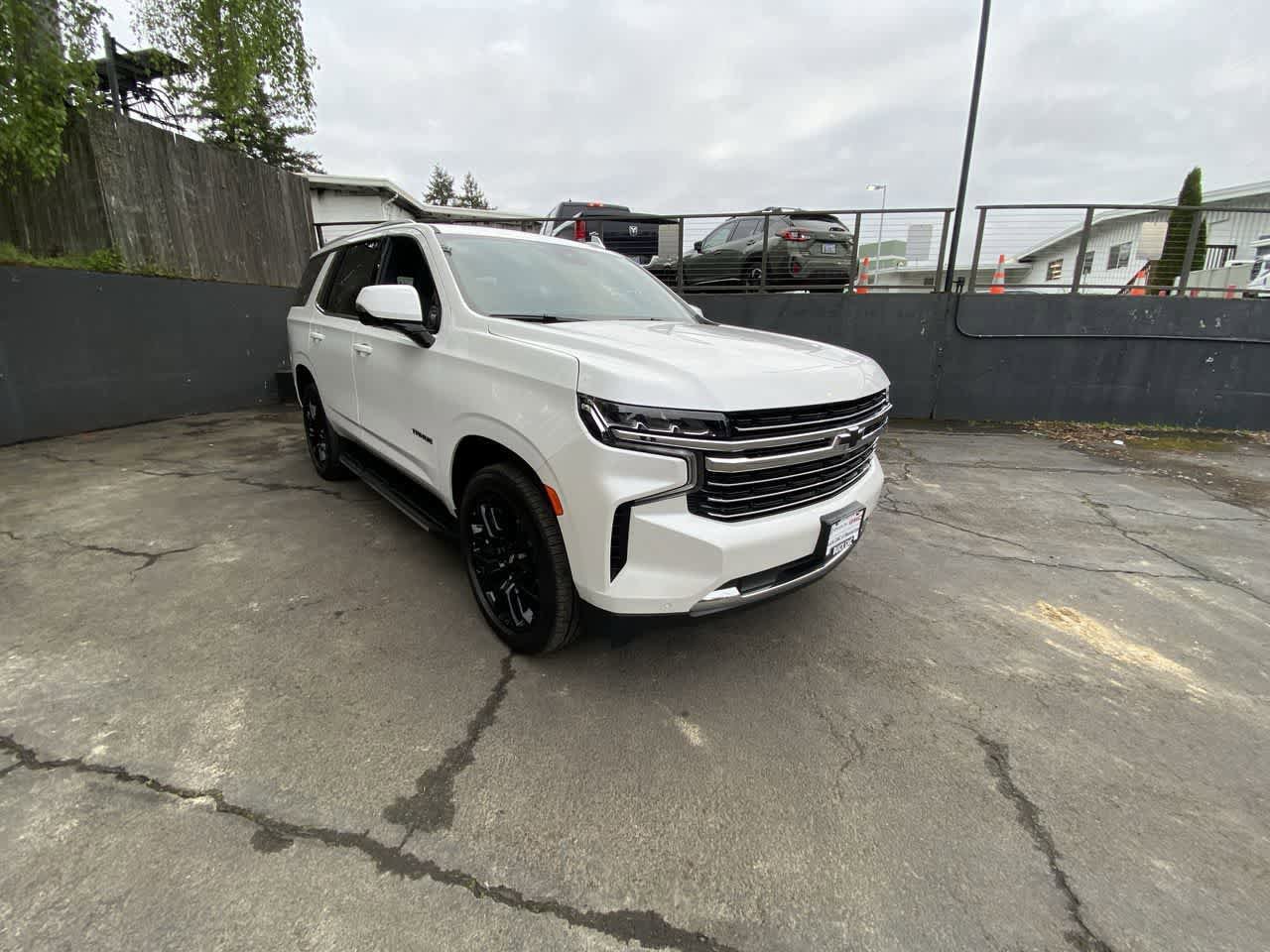 Used 2023 Chevrolet Tahoe LT w/ Luxury Package AWD/4WD image 8