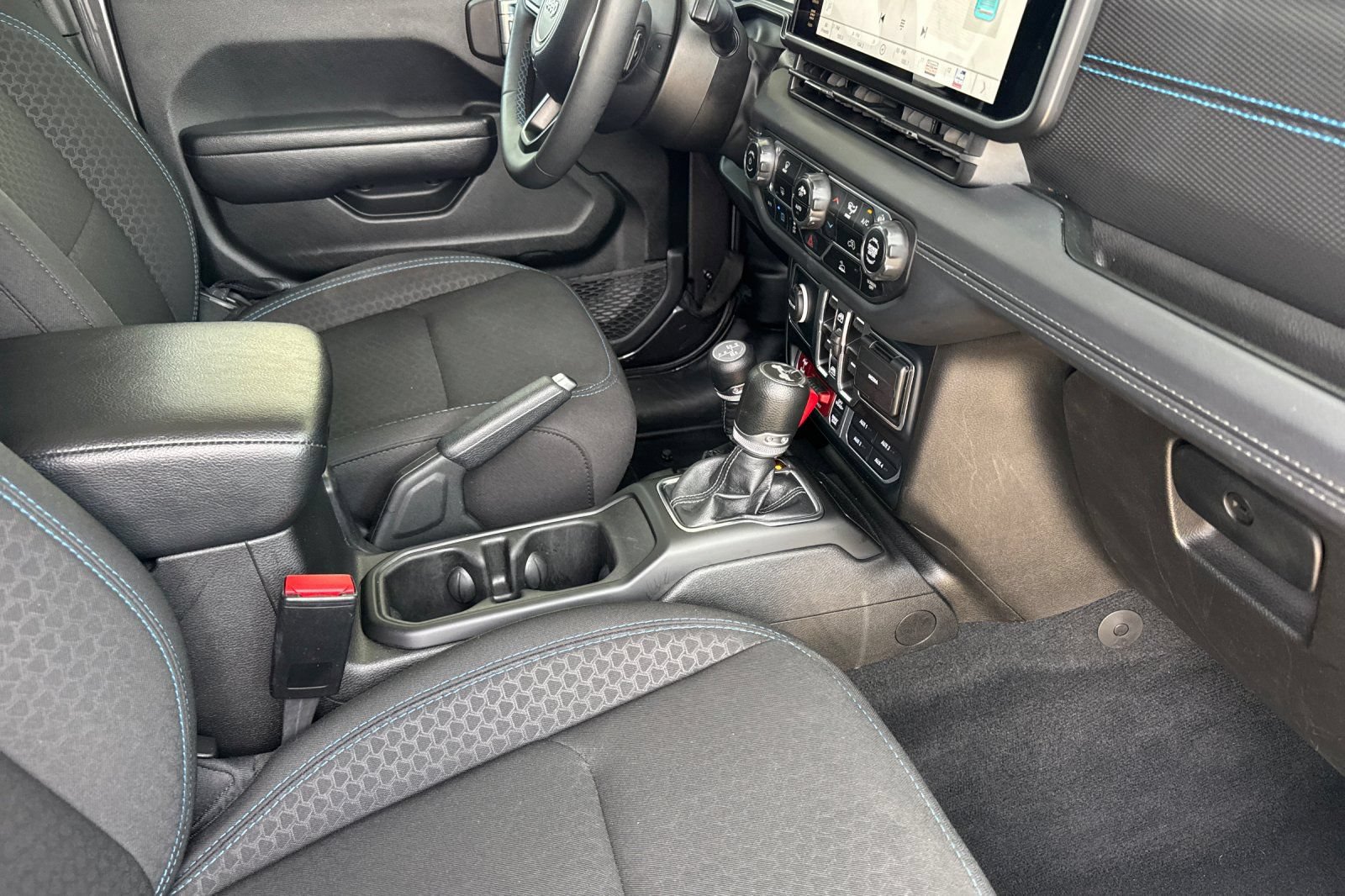 Used 2024 Jeep Wrangler Unlimited Rubicon 4xe AWD/4WD image 17