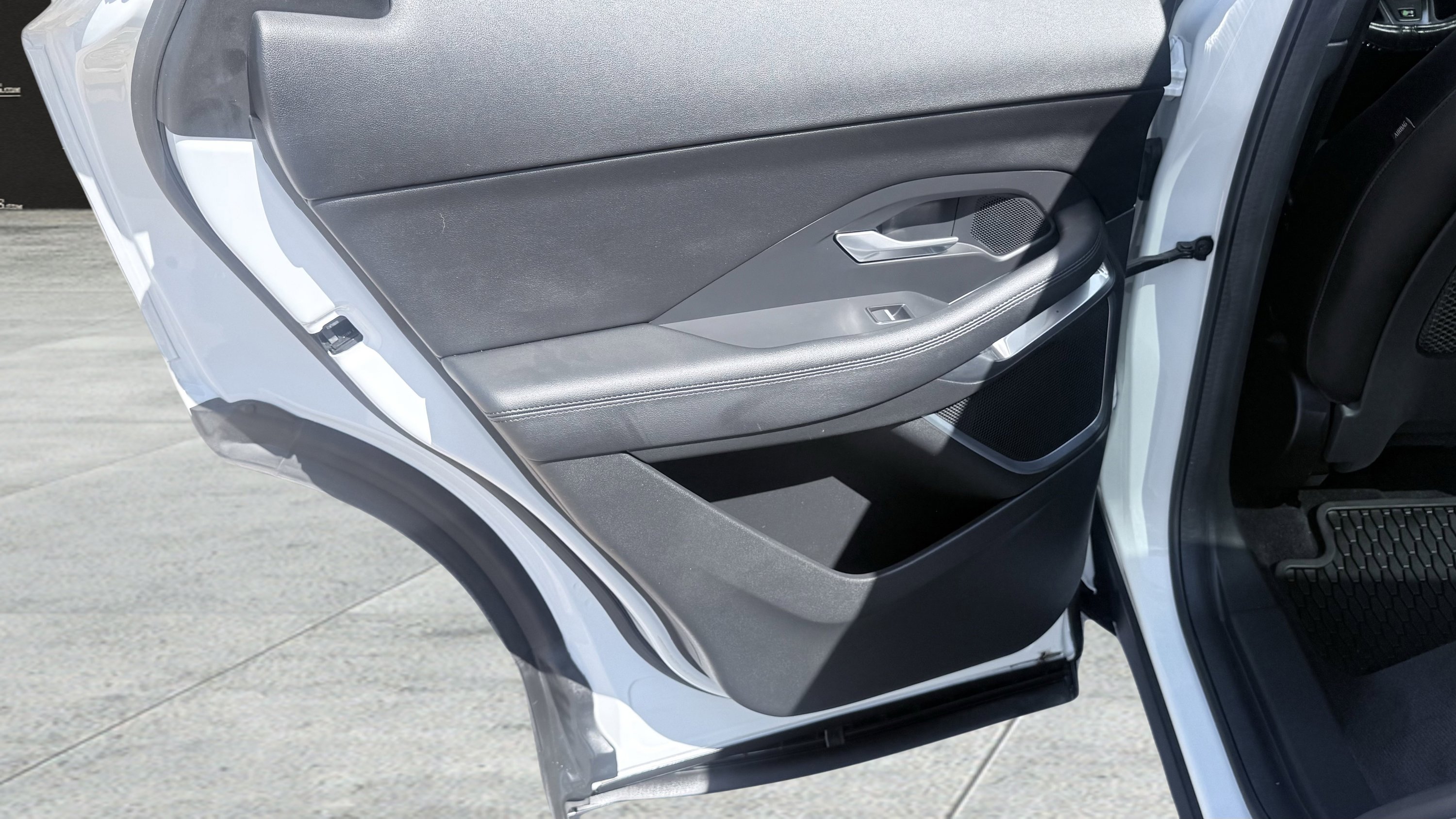 Used 2020 Jaguar E-PACE SE image 28