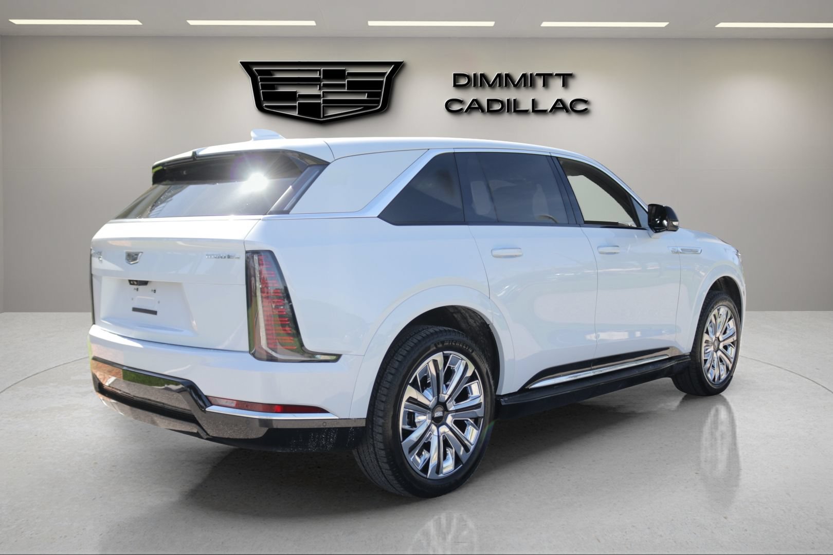 Certified 2026 Cadillac Escalade IQ Luxury 2 w/ LPO, Radiant Package AWD/4WD image 5