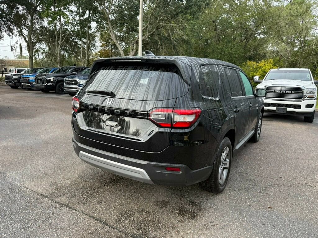 Used 2025 Honda Pilot EX-L image 10