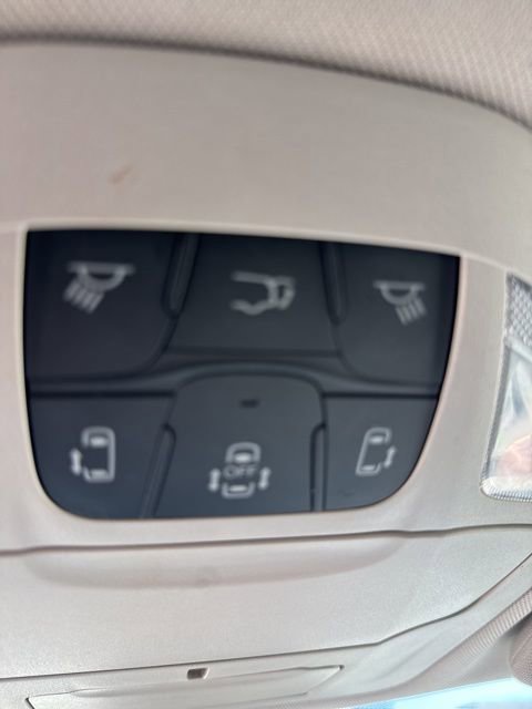 Used 2023 Chrysler Pacifica Touring-L FWD image 19
