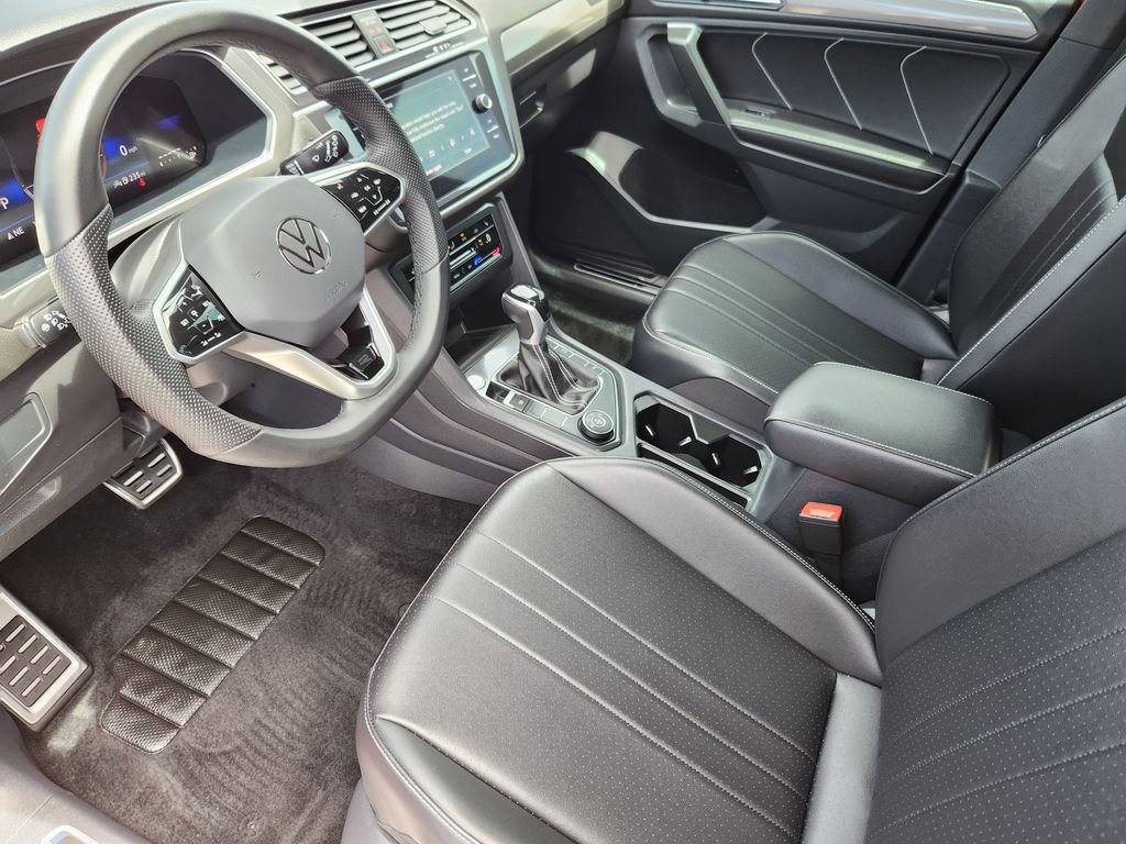 Certified 2024 Volkswagen Tiguan SE R-Line w/ MDO Package, Two-Row AWD/4WD image 9