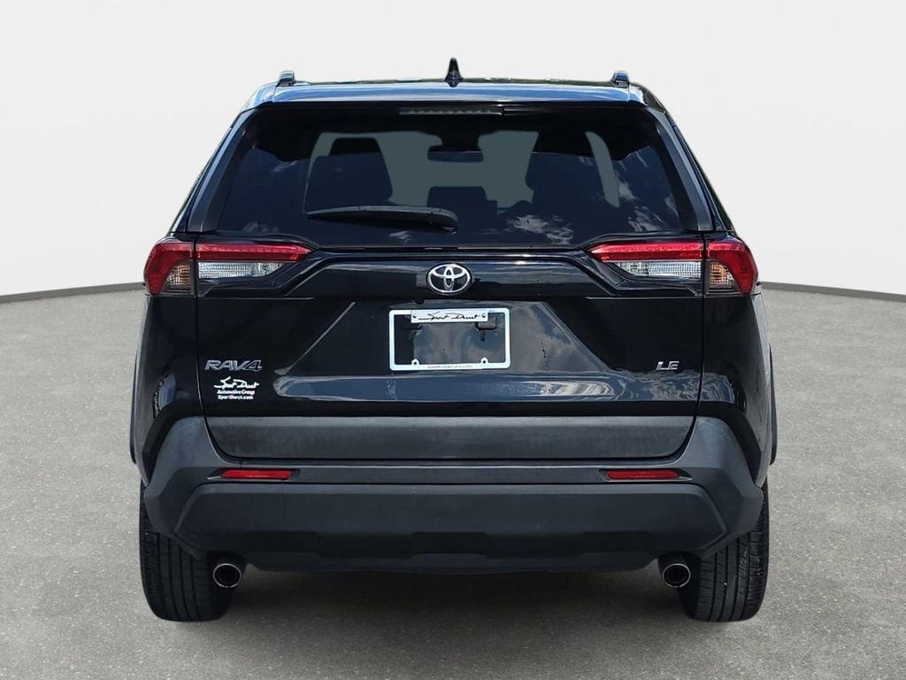 Used 2020 Toyota RAV4 LE FWD image 6