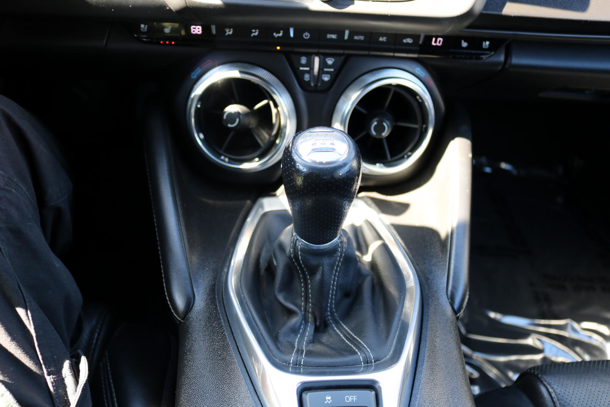 Used 2017 Chevrolet Camaro LT image 32