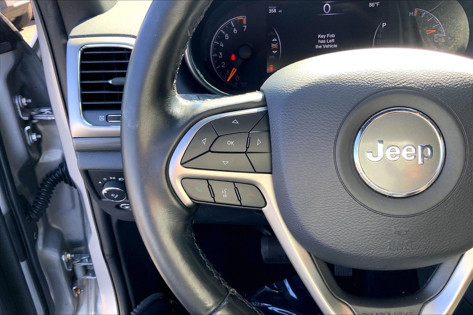 Used 2020 Jeep Grand Cherokee Laredo AWD/4WD image 22