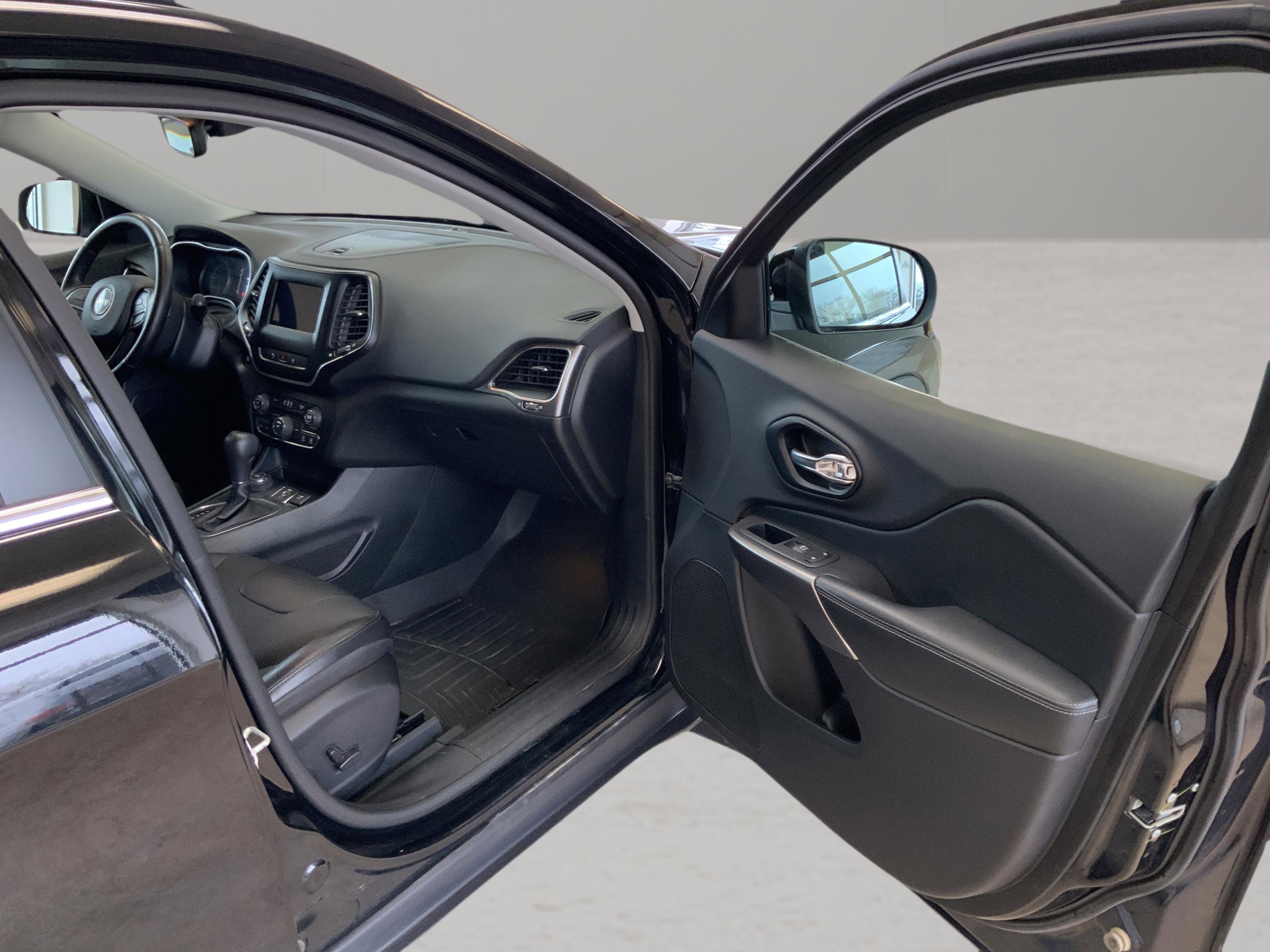 Used 2021 Jeep Cherokee Latitude Lux image 25