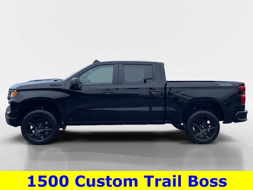Used 2024 Chevrolet Silverado 1500 Custom Trail Boss w/ Dark Appearance Package image 3