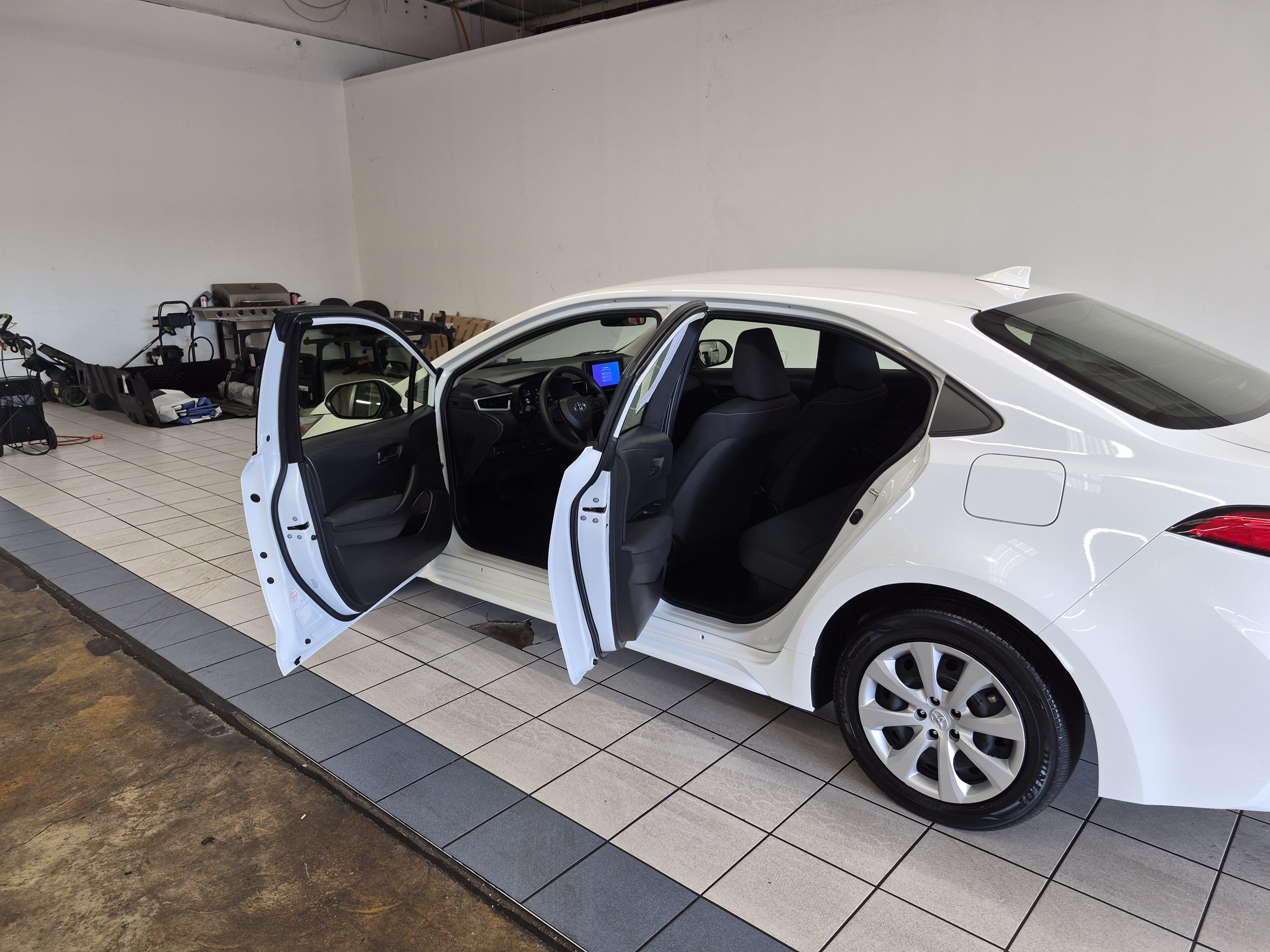 Used 2025 Toyota Corolla LE FWD image 14