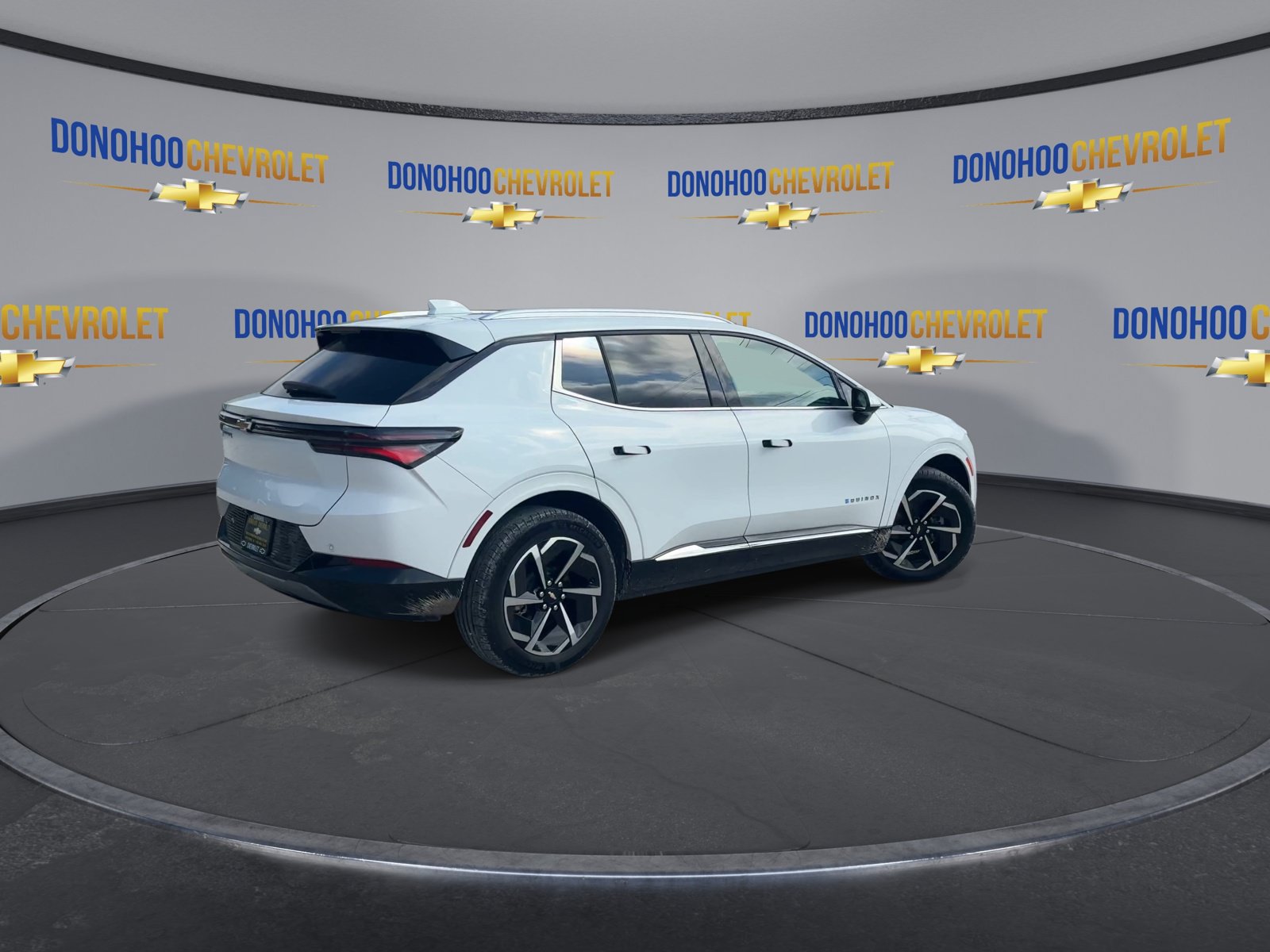 Used 2024 Chevrolet Equinox EV LT FWD image 11