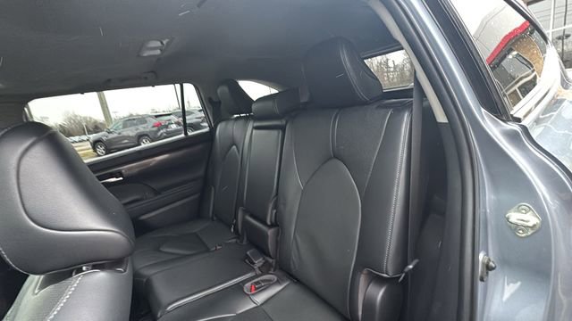 Used 2023 Toyota Highlander Limited image 30