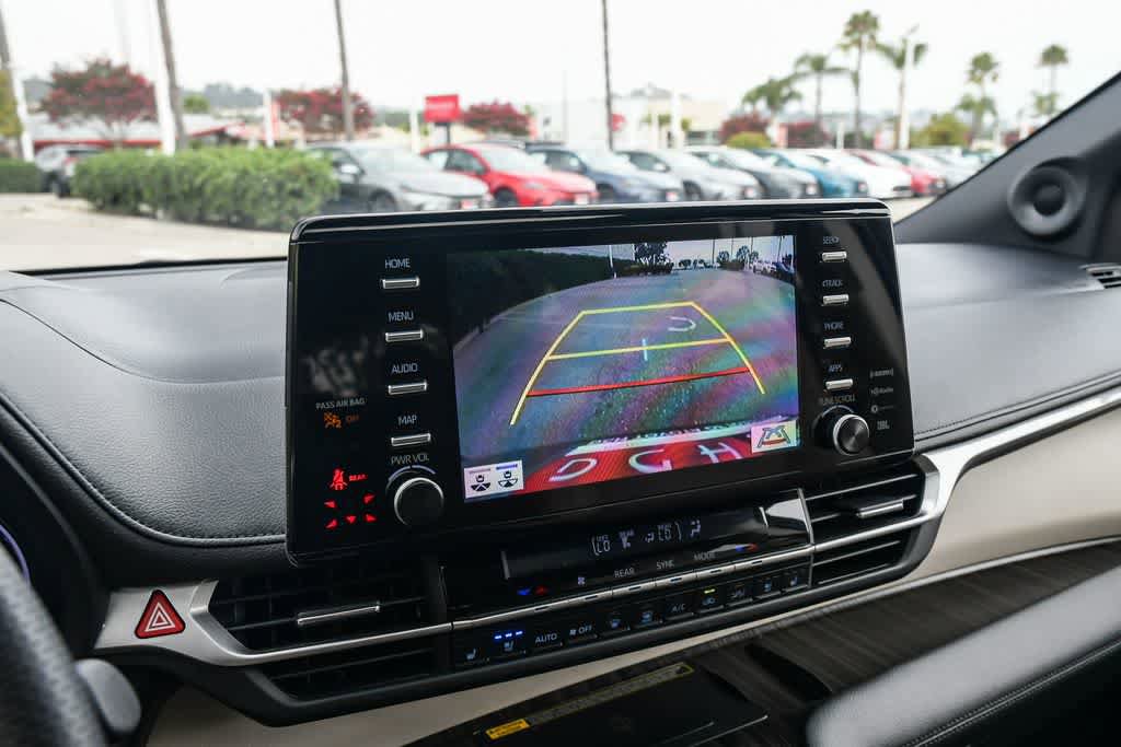 Used 2023 Toyota Sienna Limited FWD image 26