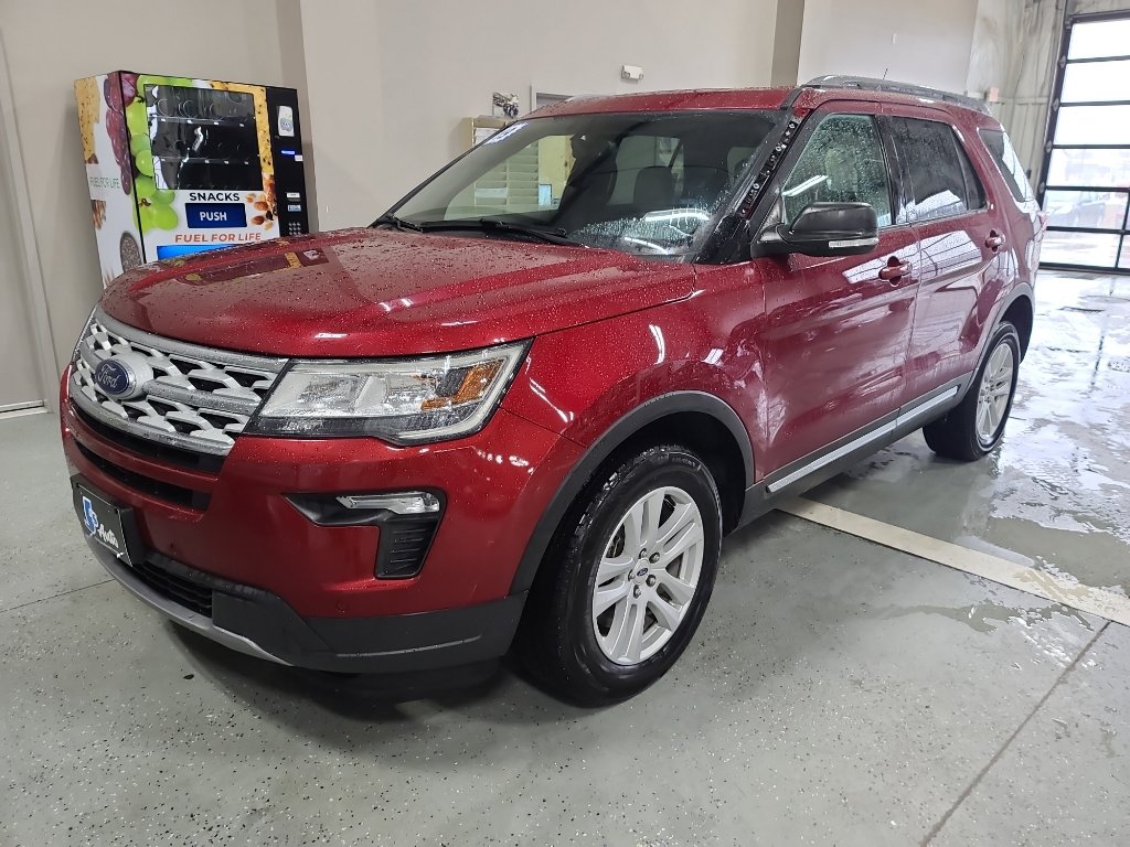 Used 2019 Ford Explorer XLT w/ Equipment Group 202A AWD/4WD image 2