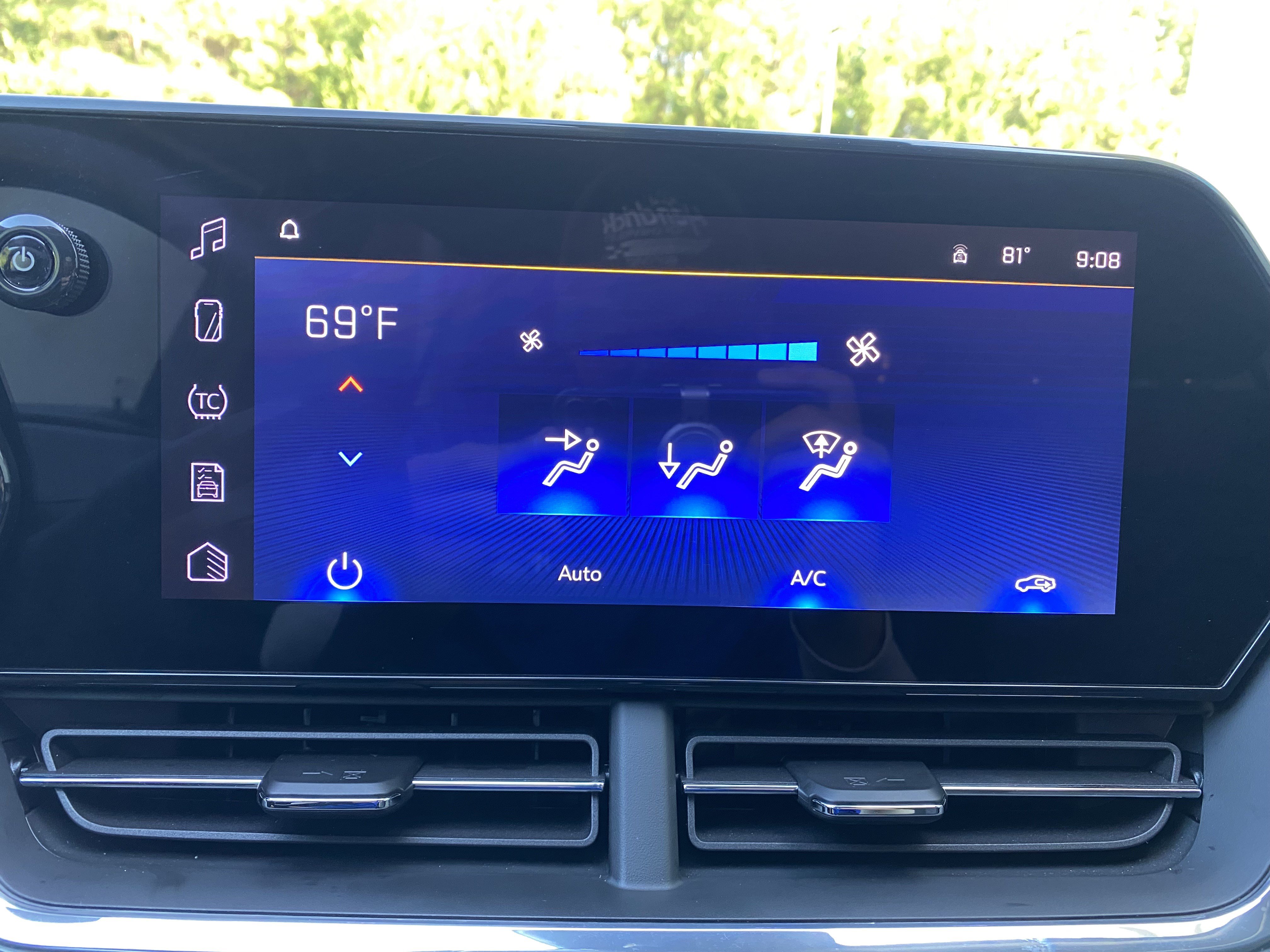 Used 2026 Chevrolet Trax LT w/ LPO, Blackout Package FWD image 25