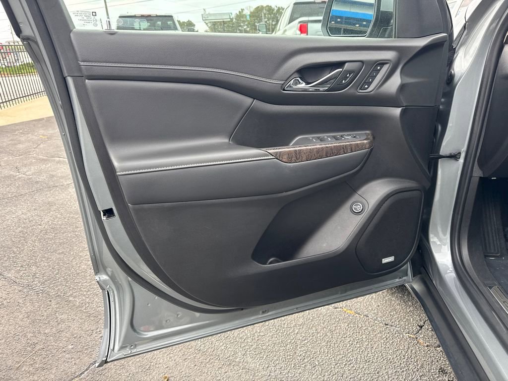 Used 2023 GMC Acadia Denali w/ Denali Technology Package image 11