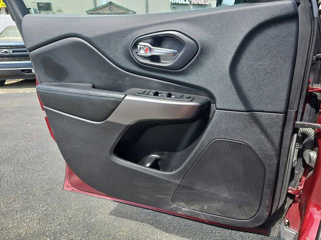 Used 2019 Jeep Cherokee Latitude Plus w/ Cold Weather Group image 25