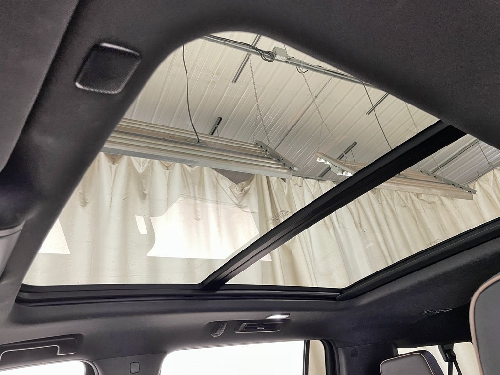 Used 2023 GMC Yukon XL AT4 w/ Max Trailering Package image 5