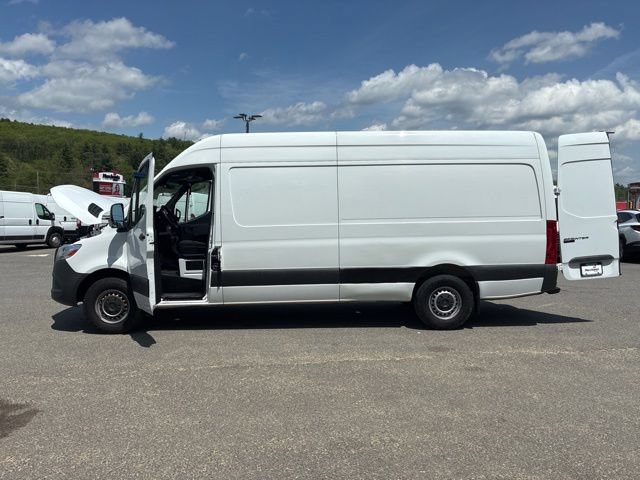 Used 2023 Mercedes-Benz Sprinter 2500 image 14