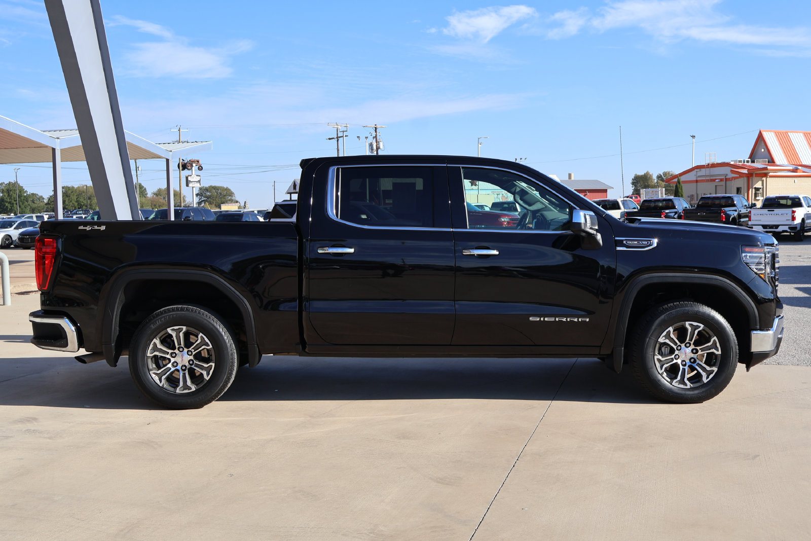 Used 2025 GMC Sierra 1500 SLT AWD/4WD image 7