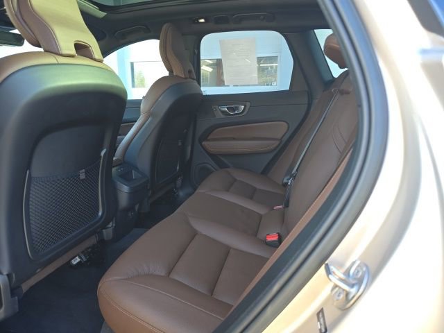 Certified 2023 Volvo XC60 B5 Plus w/ Climate Package image 22