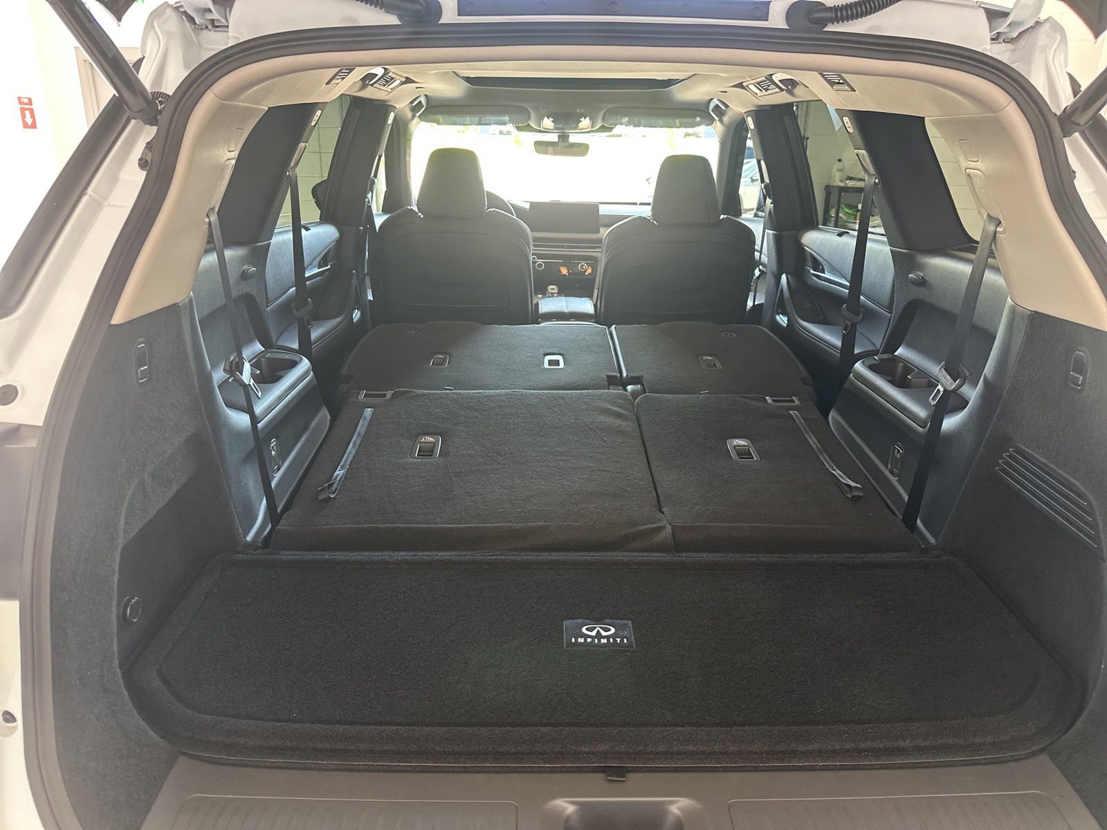 Certified 2026 INFINITI QX60 Luxe w/ Cargo Package AWD/4WD image 13