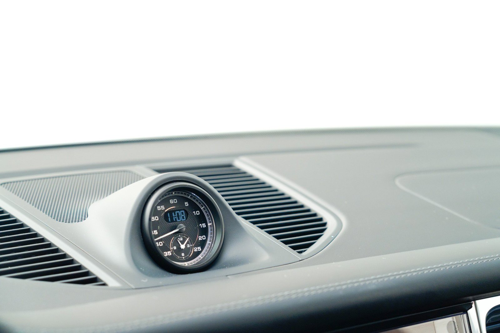 Certified 2026 Porsche Macan Turbo image 28