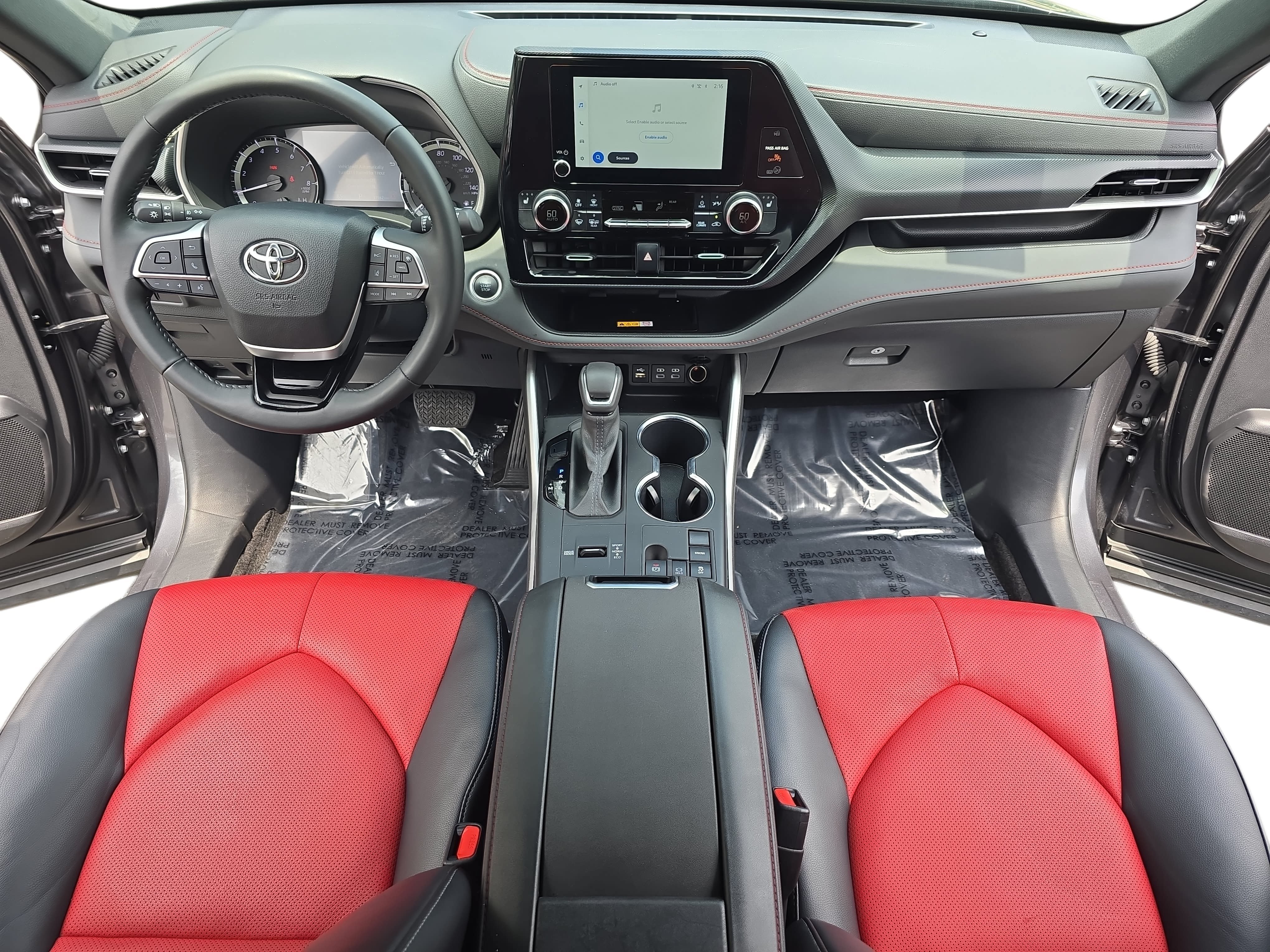 Used 2024 Toyota Highlander XSE FWD image 9