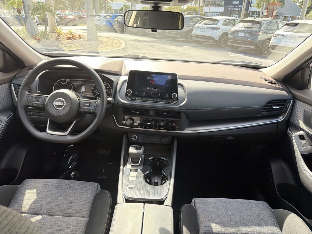 Used 2023 Nissan Rogue SV image 10