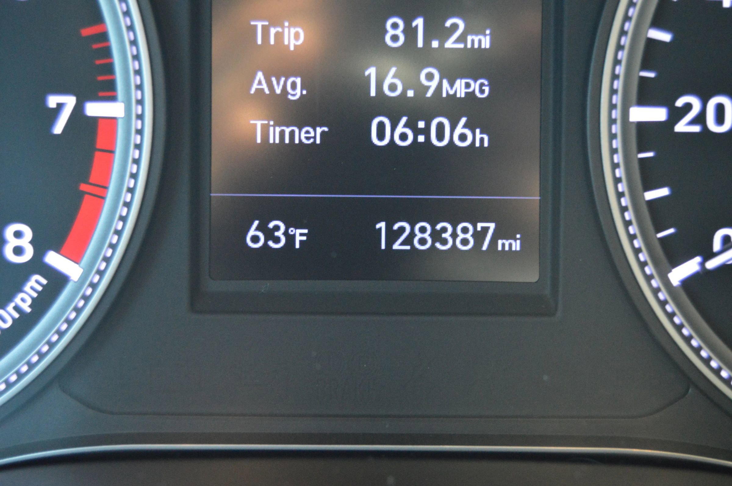 Used 2020 Hyundai Santa Fe SE AWD/4WD image 16