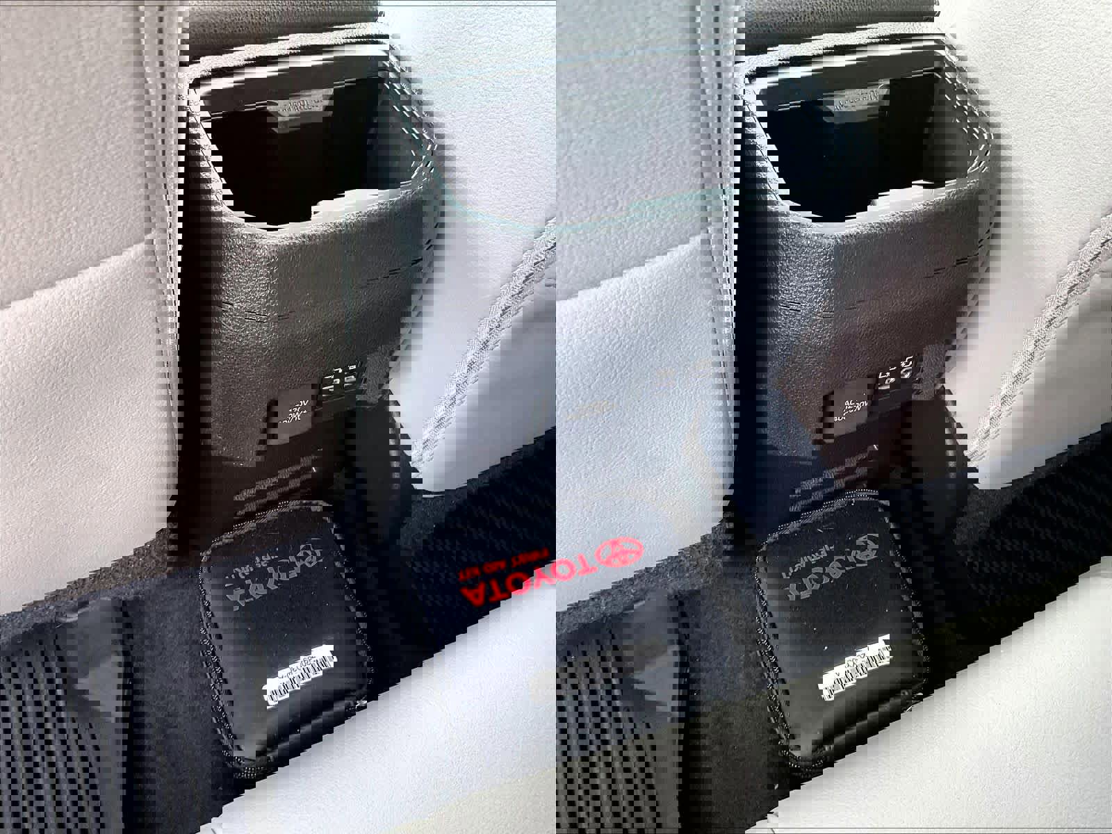 Used 2024 Toyota Tacoma Limited w/ Limited Package (LT) image 28