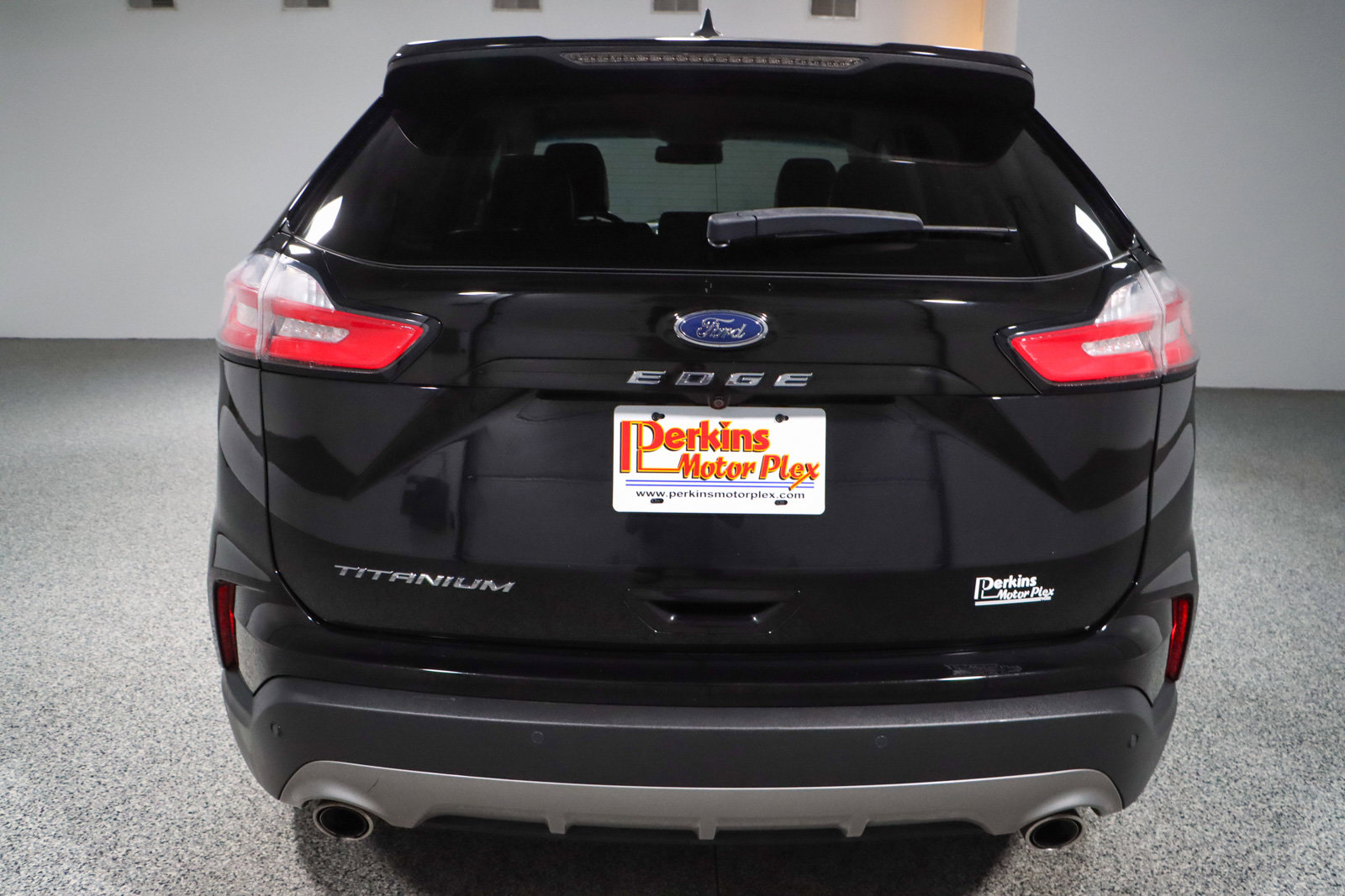 Used 2021 Ford Edge Titanium w/ Cargo Accessory Package FWD image 8