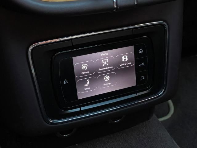 Used 2018 Bentley Bentayga Onyx Edition image 45