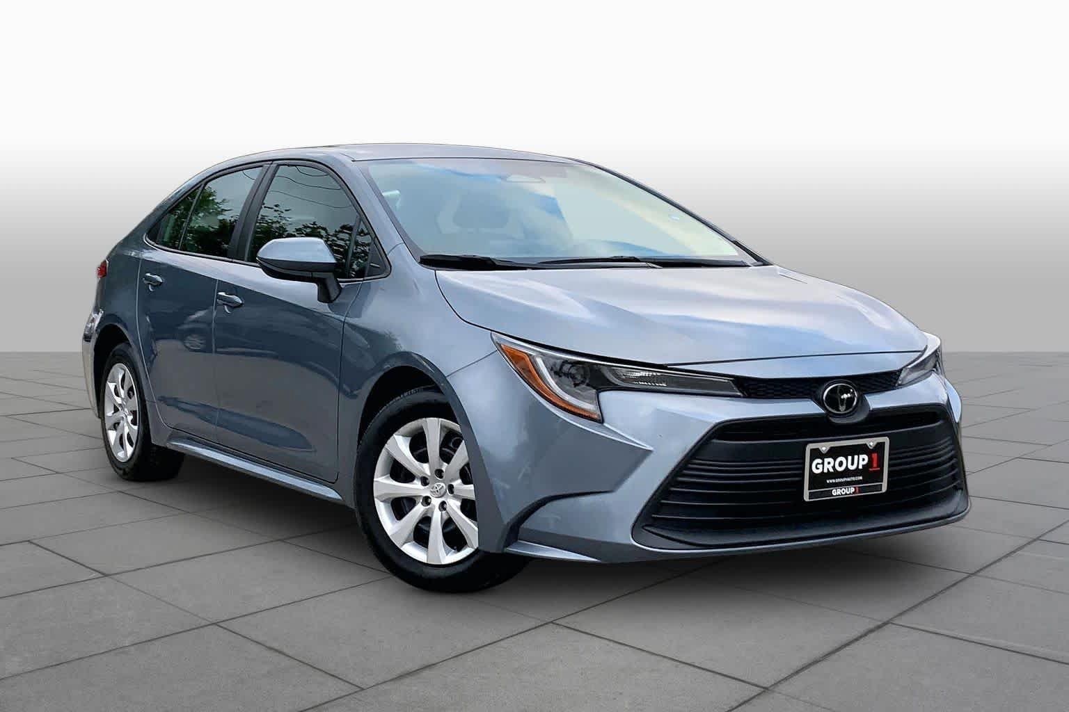 Used 2024 Toyota Corolla LE FWD image 3