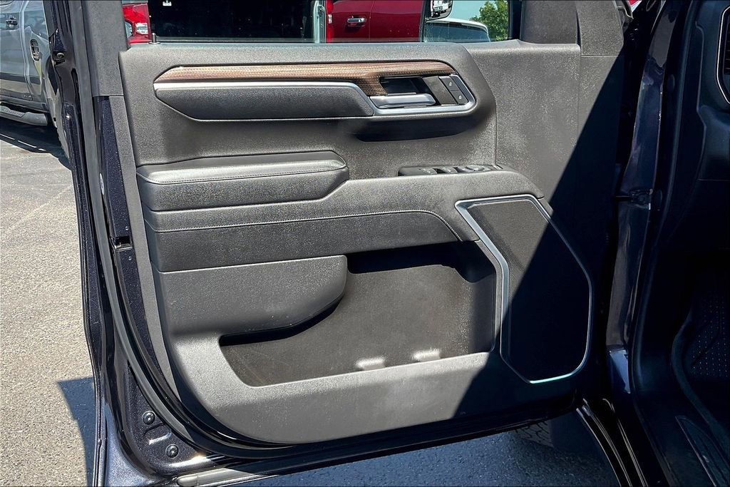 Used 2023 Chevrolet Silverado 1500 LT AWD/4WD image 21
