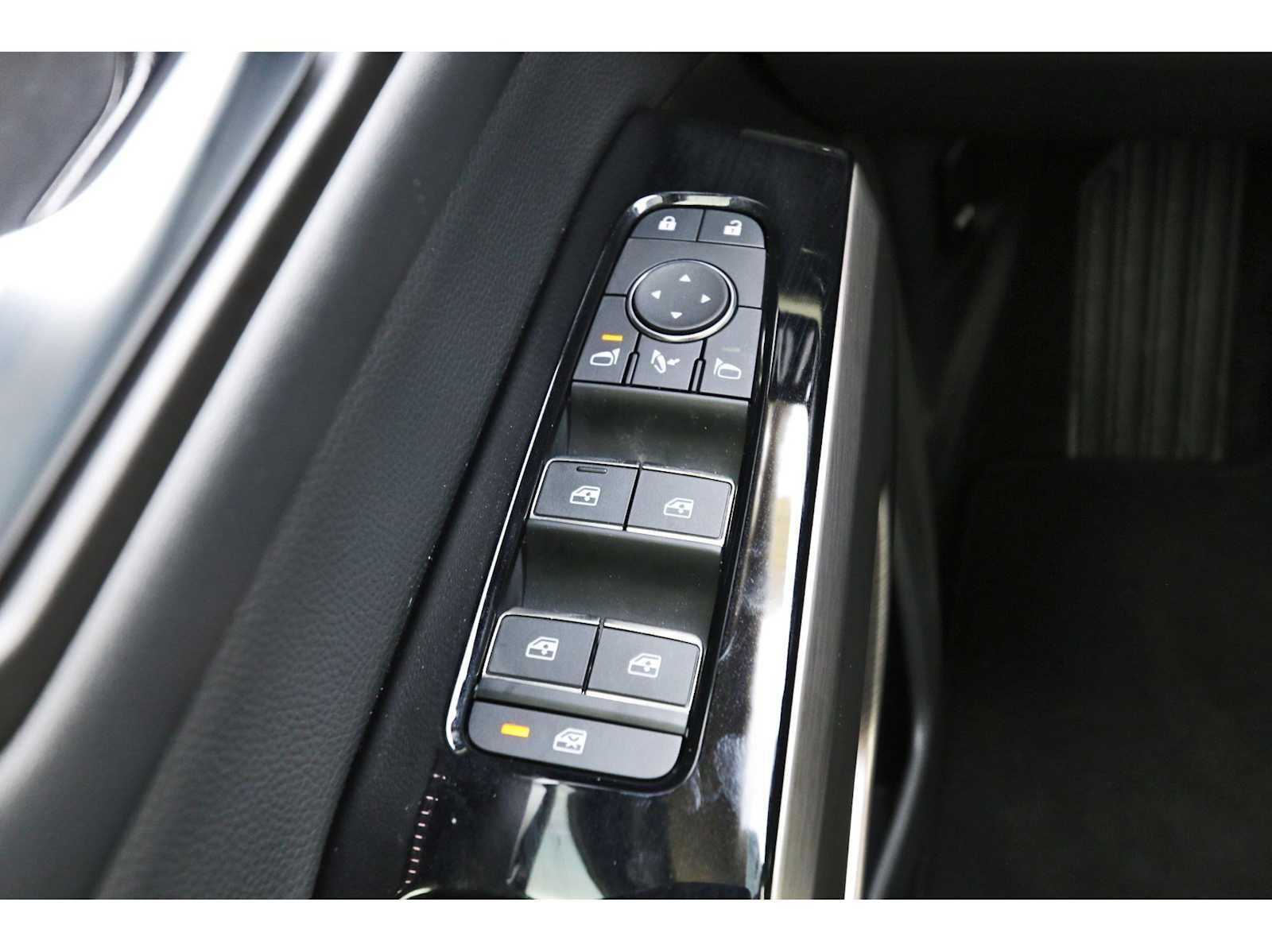 Used 2025 Nissan Pathfinder Platinum w/ Cargo Package image 22