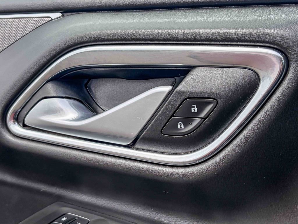 Used 2022 GMC Yukon XL AT4 image 46