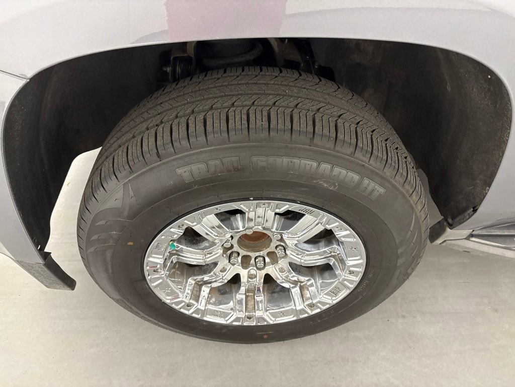 Used 2018 Chevrolet Tahoe LT w/ Luxury Package RWD image 13