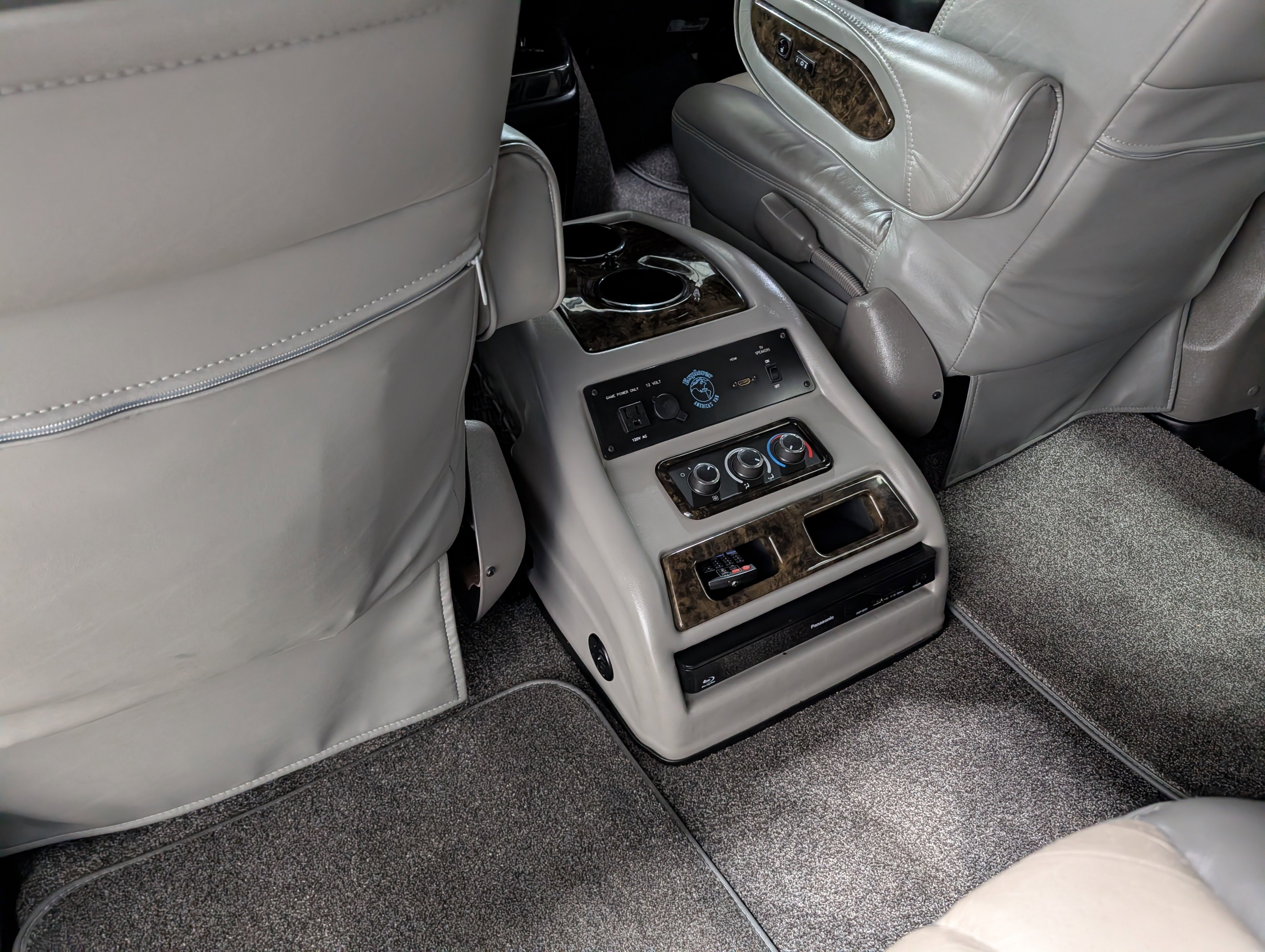 Used 2014 Chevrolet Express 1500 AWD image 19
