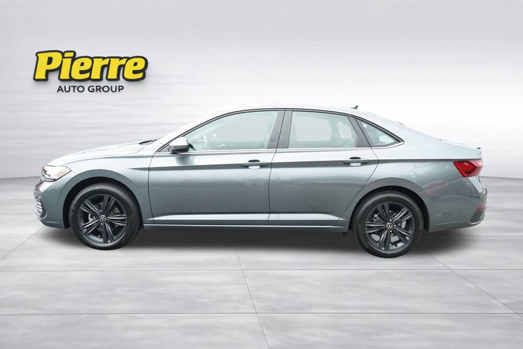 Used 2024 Volkswagen Jetta SE w/ Panoramic Sunroof Package FWD image 4