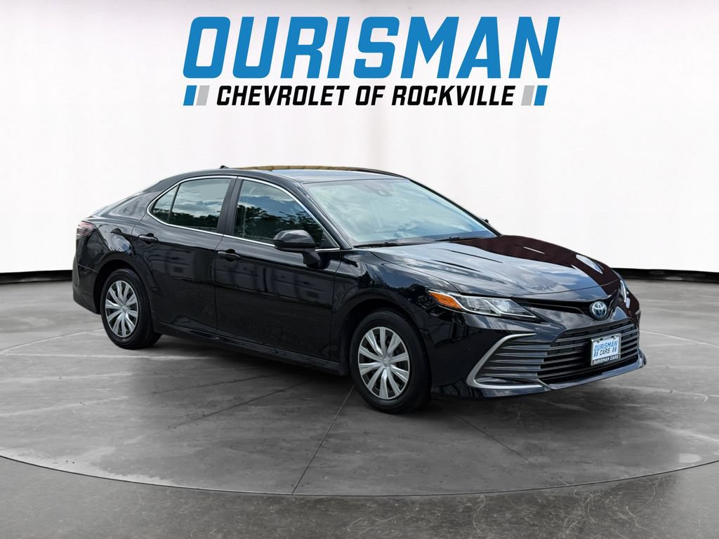 Used 2022 Toyota Camry LE FWD image 1