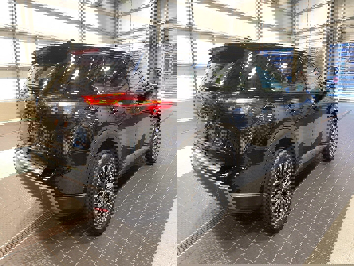 Used 2025 Nissan Rogue SL w/ Tech Package image 25