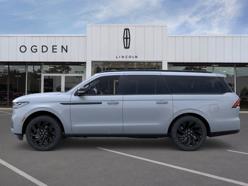 New 2025 Lincoln Navigator L Reserve image 3
