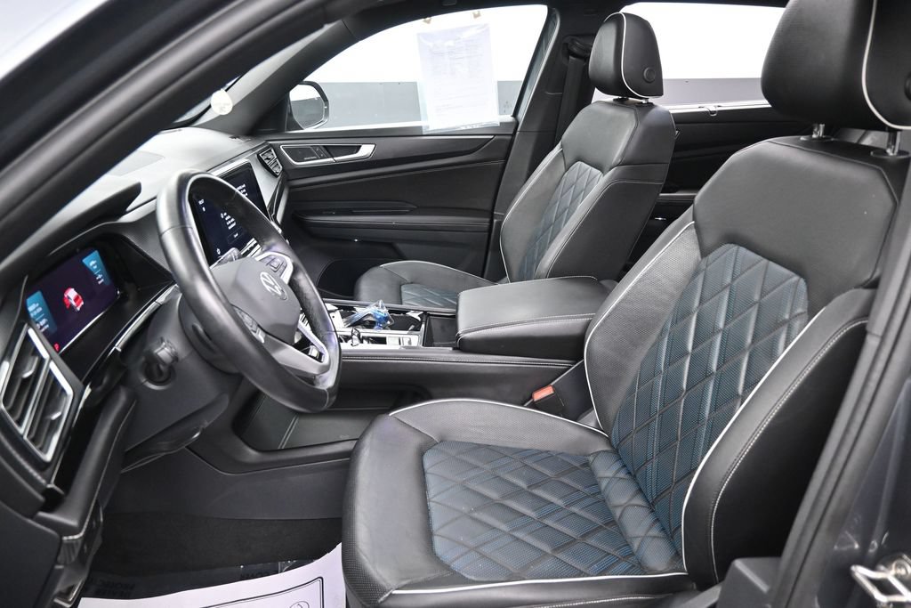 Used 2025 Volkswagen Atlas Cross Sport SEL Premium R-Line AWD/4WD image 24