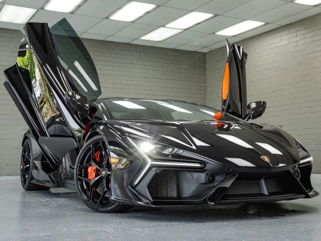 Used 2024 Lamborghini Revuelto image 1