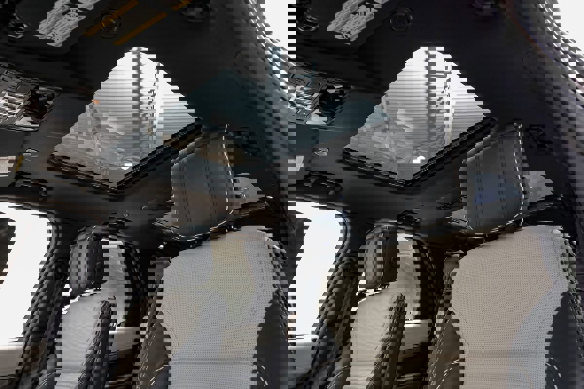 Used 2021 Land Rover Discovery HSE R-Dynamic AWD/4WD image 5