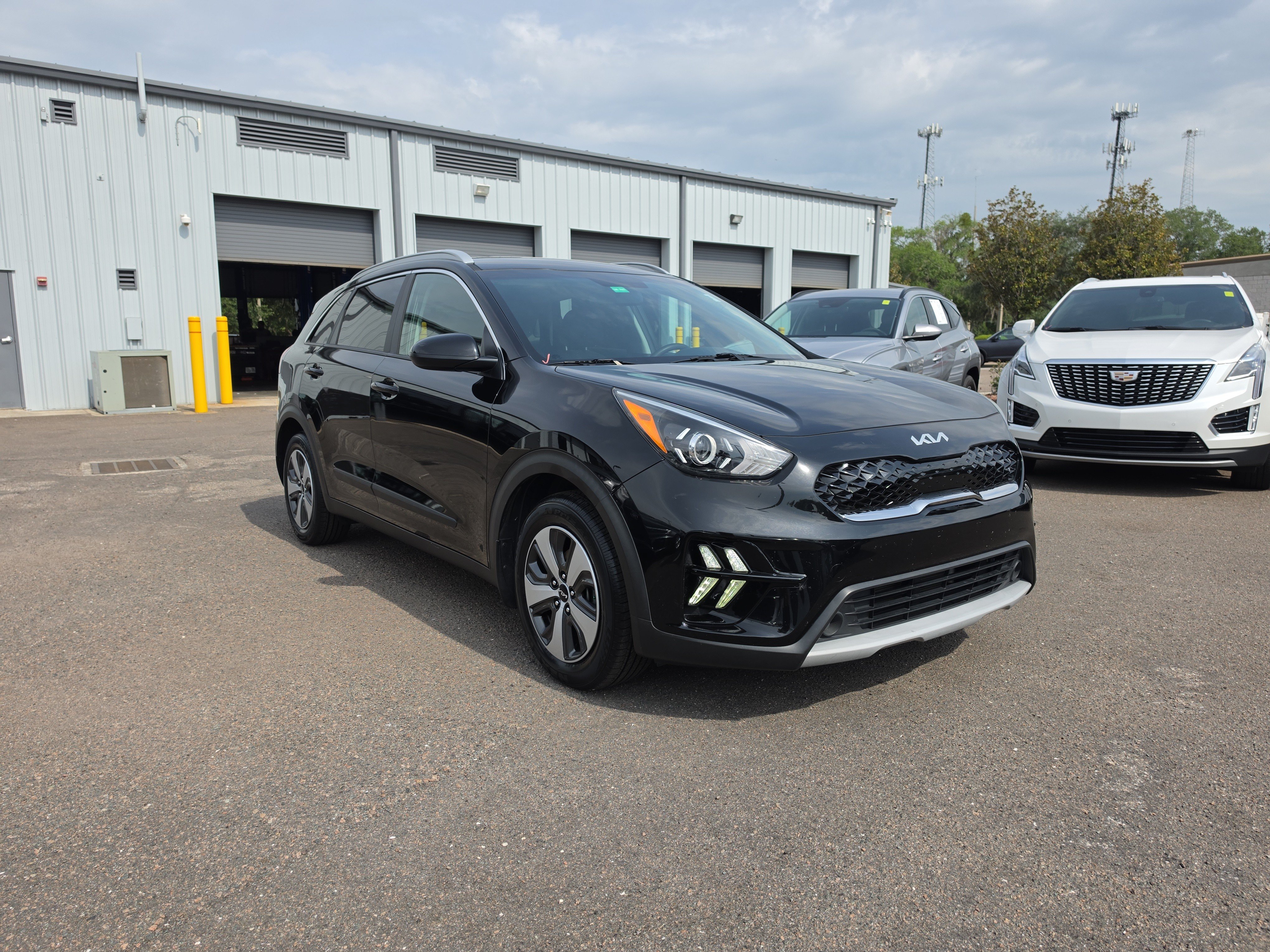Certified 2022 Kia Niro LX FWD image 2
