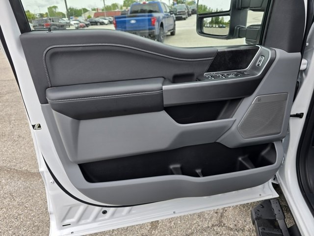 New 2025 Ford F350 XLT w/ Black Appearance Package image 10